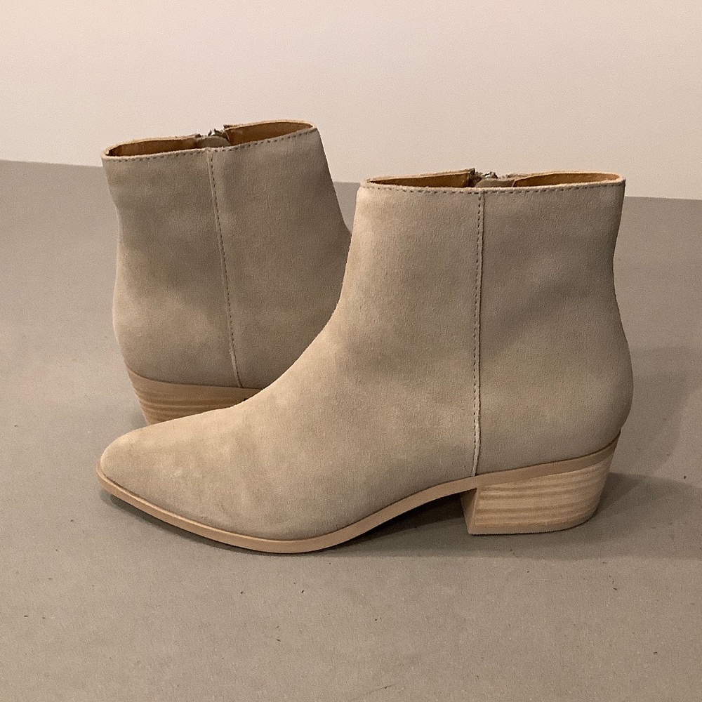 Dolce Vita beige suede, low heel pointed toe zip bootie size 9M
